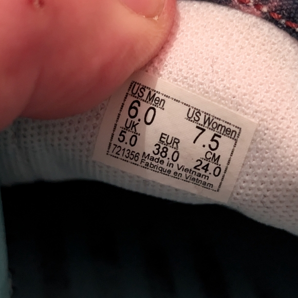 Woman's Vans shoes - Picture 3 of 3